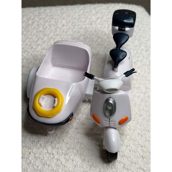 Bratz Lil Mini White 2 Seater Vespa Scooter Sidecar 6" Long Rare 2002 - Picture 1 of 10